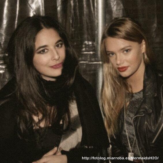 Indiana Evans con su amiga Brooke Callaghan