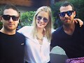 Claire Holt con amigos