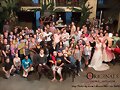 Phoebe Tonkin con el cast de The Originals