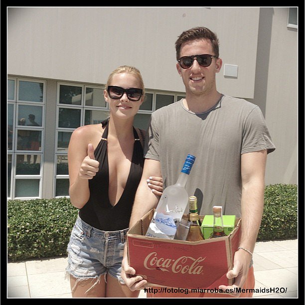 Claire Holt con su novio Matt Kaplan