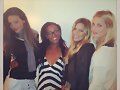 Claire Holt con amigas