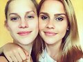 Claire Holt con su hermana Madeline Holt