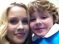 Claire Holt con un fan