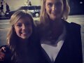 Claire Holt con una fan