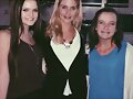 Claire Holt con una fan