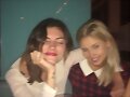 Phoebe Tonkin con su hermana Abby Tonkin