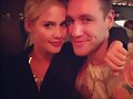 Claire Holt con un amigo