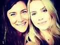 Claire Holt con su amiga Christina Gualazzi