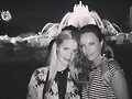 Claire Holt con su amiga Jessica McNamee