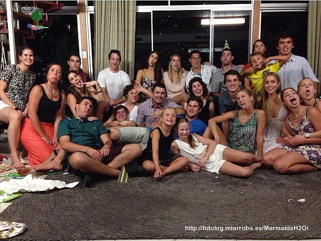 Claire Holt con su familia en Australia