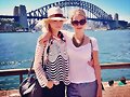 Claire Holt con su hermana Madeline Holt