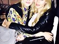 Claire Holt con su hermana Madeline Holt