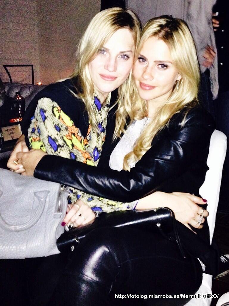 Claire Holt con su hermana Madeline Holt