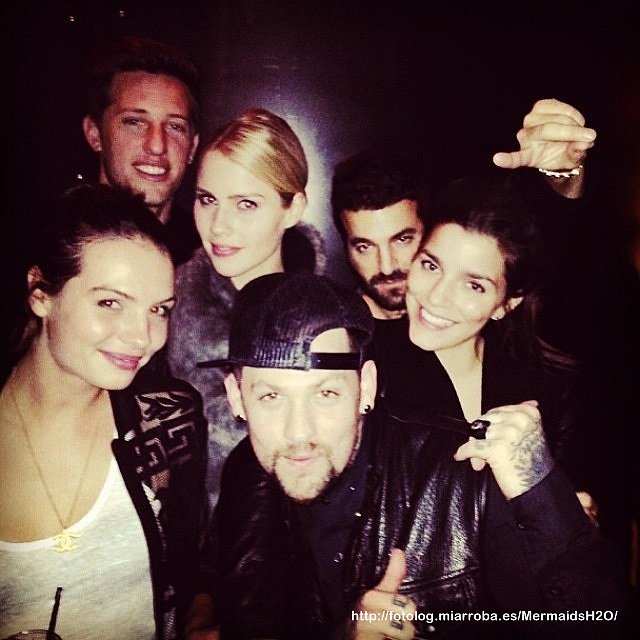 Claire Holt con su novio Matt Kaplan y amigos