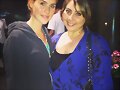 Claire Holt con una fan