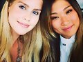 Claire Holt con su amiga Jenna Ushkowitz