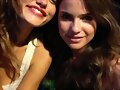 Phoebe Tonkin con su amiga Shelley Henning de TSC