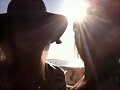 Claire Holt con su hermana Rachael Holt