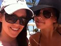 Claire Holt con su hermana Rachael Holt