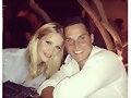 Claire Holt con su hermano David
