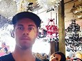 Luke Mitchell con su esposa Rebecca Breeds