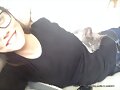Phoebe Tonkin con su Gato y de su novio Paul