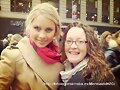 Claire Holt con una fan