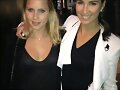 Claire Holt con su amiga Stacey Kenealy