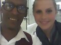 Claire Holt con un fan