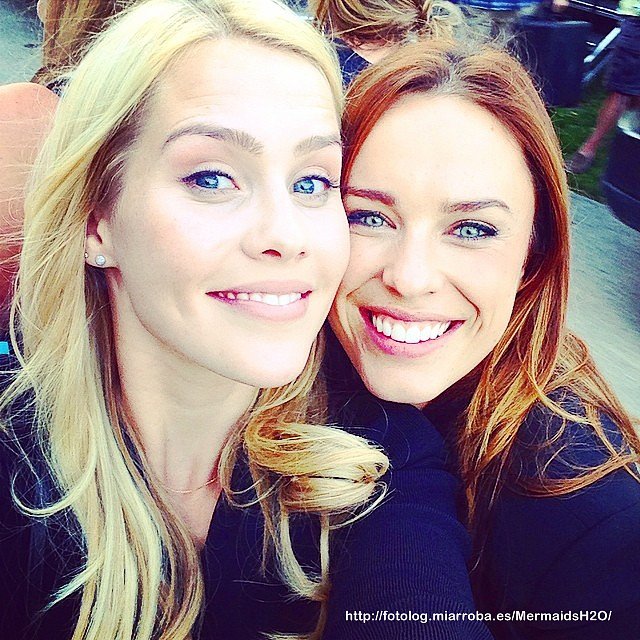 Claire Holt con su amiga Jessica McNamee