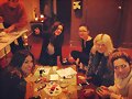 Phoebe Tonkin con Nina Dobrev y amigas