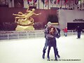 Luke Mitchell con su esposa Rebecca Breeds