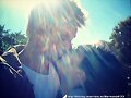 Luke Mitchell con su esposa Rebecca Breeds