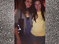 Phoebe Tonkin con una fan en set de The Originals