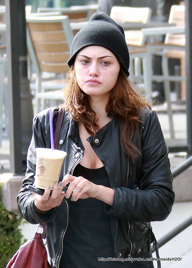 Phoebe Tonkin -Goes Makeup-Free in LA Jan 29, 2013