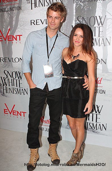 Luke Mitchell & Rebecca Breeds - 2012 Snow White..