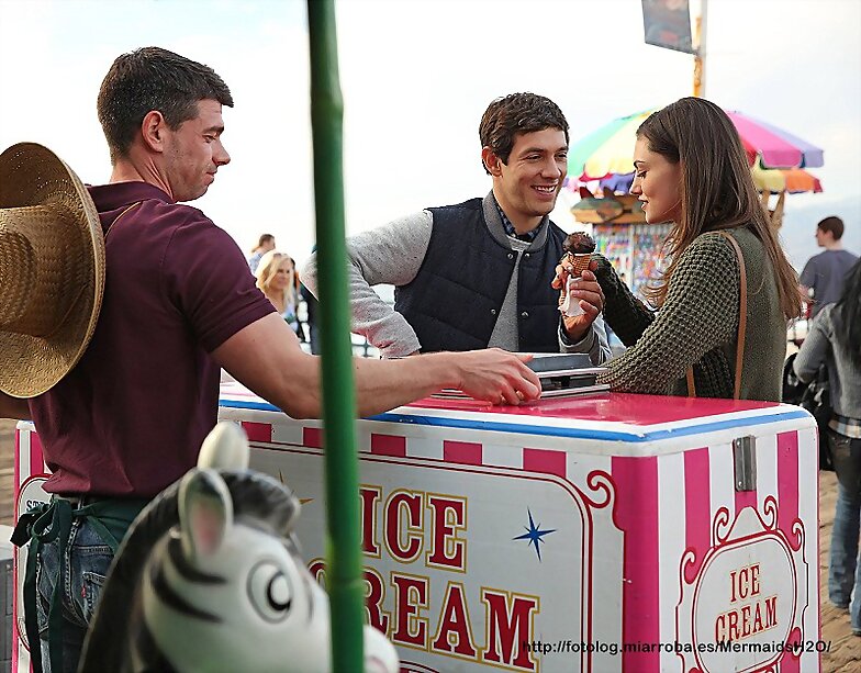 Phoebe Tonkin - Stalker (CBS) 1x14 "My Hero"