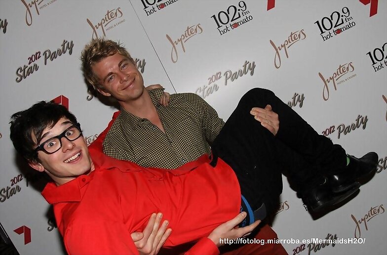 Luke Mitchell & Rebecca Breeds - The 102.9 Hot T..