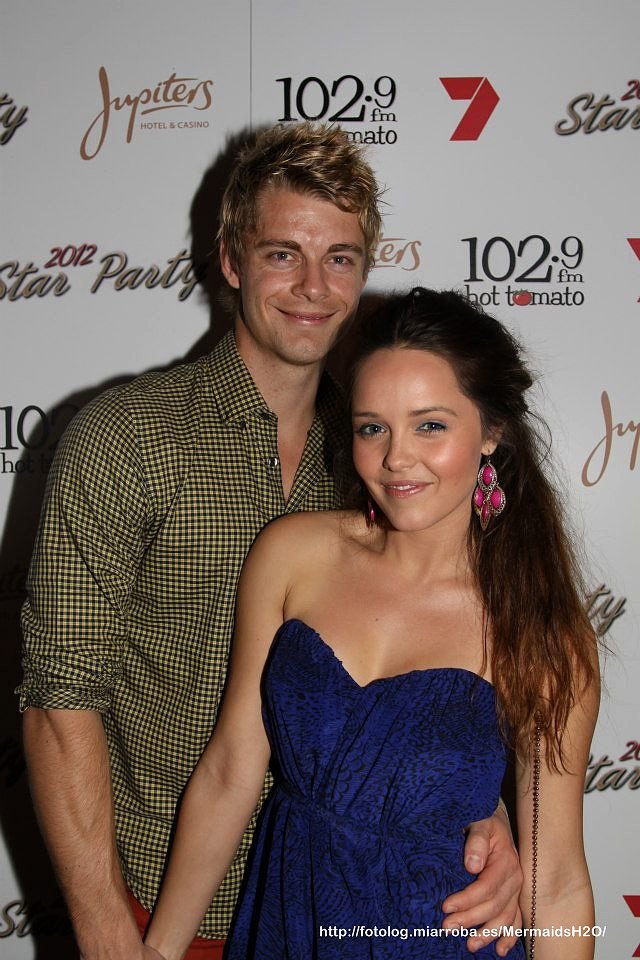 Luke Mitchell & Rebecca Breeds - The 102.9 Hot T..