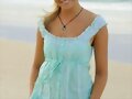 Bella Hartley en la playa