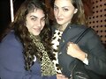 Phoebe Tonkin con una fan