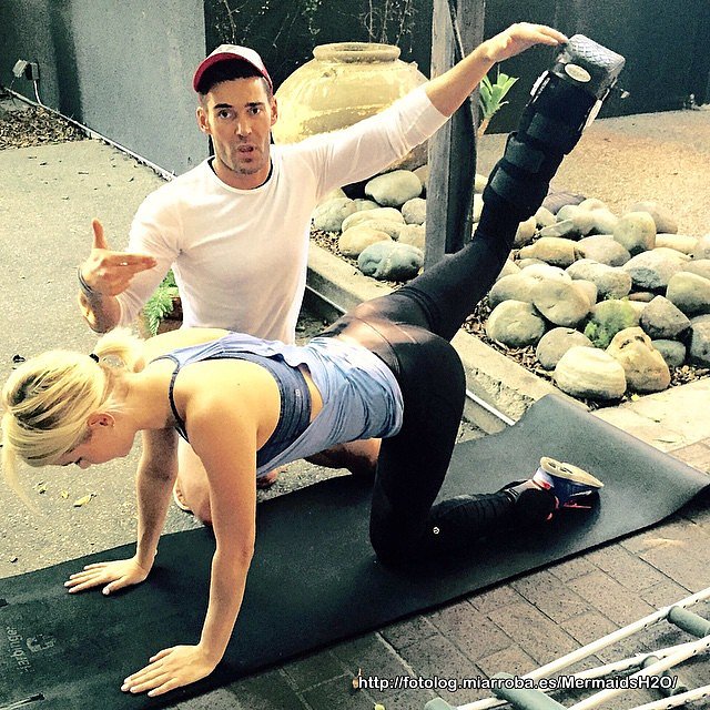 Claire Holt entrenando
