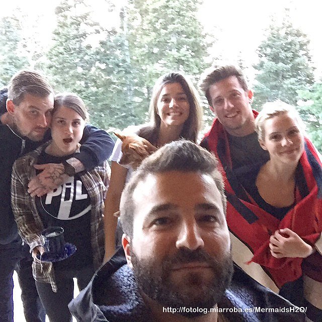 Claire Holt con su novio Matt Kaplan y amigos