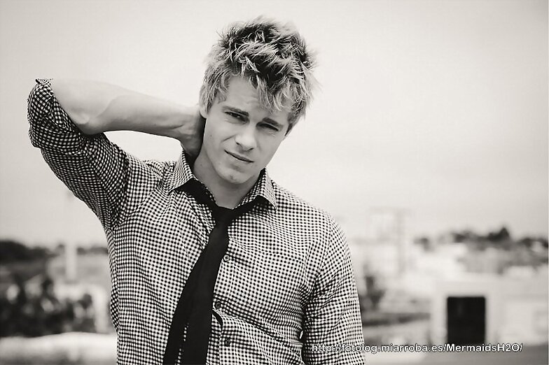 Luke Mitchell photoshoot para Berenner Liana 2012