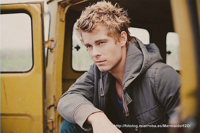 Luke Mitchell photoshoot para Berenner Liana 2012