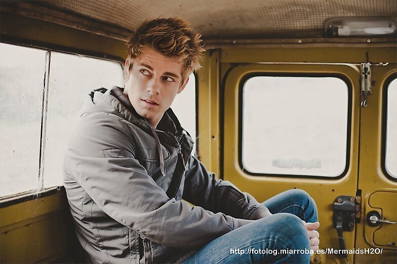 Luke Mitchell photoshoot para Berenner Liana 2012