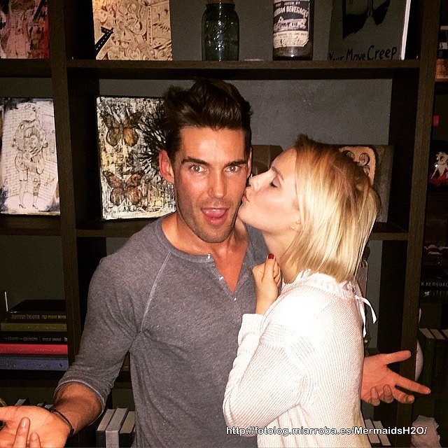 Claire Holt con un amigo