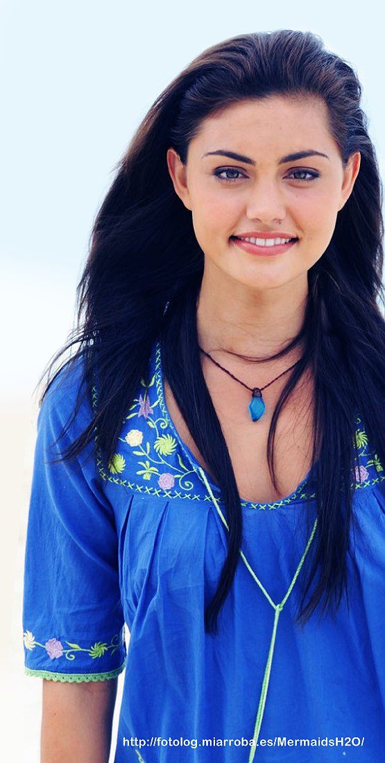 Phoebe Tonkin (Cleo Sertori en H2O Just Add Water)