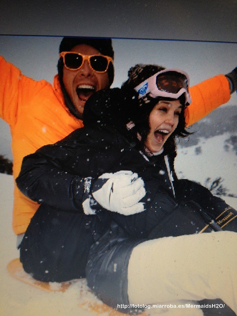 Luke Mitchell con su esposa Rebecca Breeds