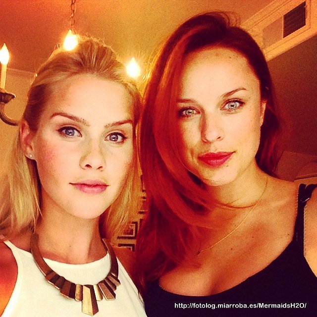 Claire Holt con su amiga Jessica McNamee